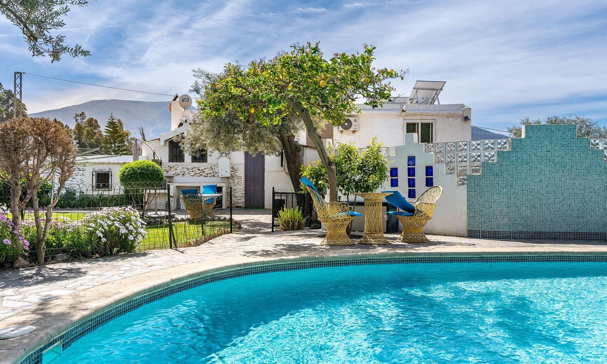 Orgiva Cottage | Holiday Cottage 'El Nido' with Pool, Mountain View & Wi-Fi