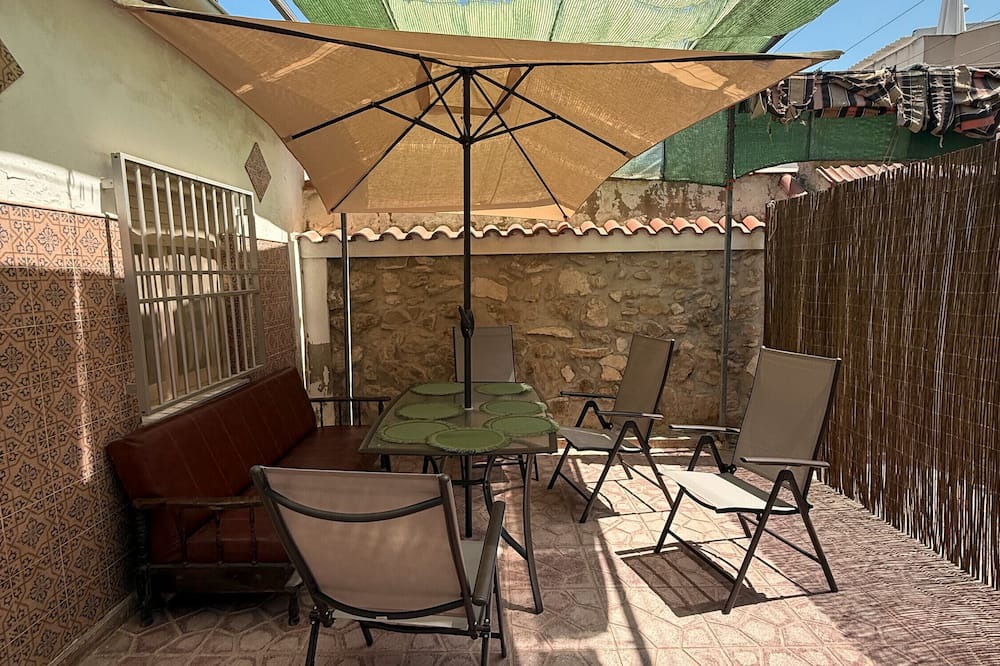 Guardamar del Segura House | Holiday Home 'Antique Spanish Villa' with Private Terrace, Wi-Fi and Air Conditioning