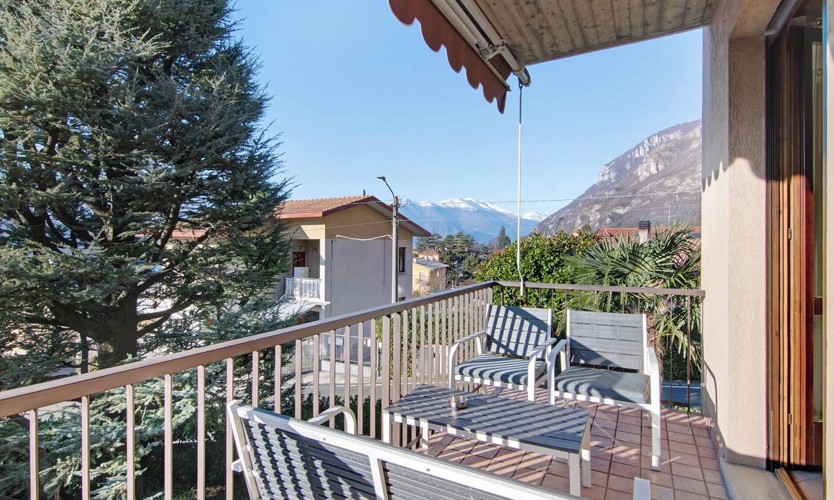 Lierna House | Holiday Home "Casa Lierna" with Private Terrace, Balcony and Wi-Fi