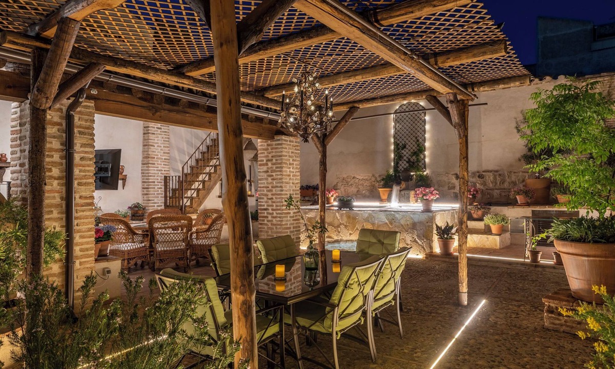Noves House | Holiday Home 'Casa Rural 5 Estrellas El Baluarte' with Private Pool, Private Garden and Wi-Fi