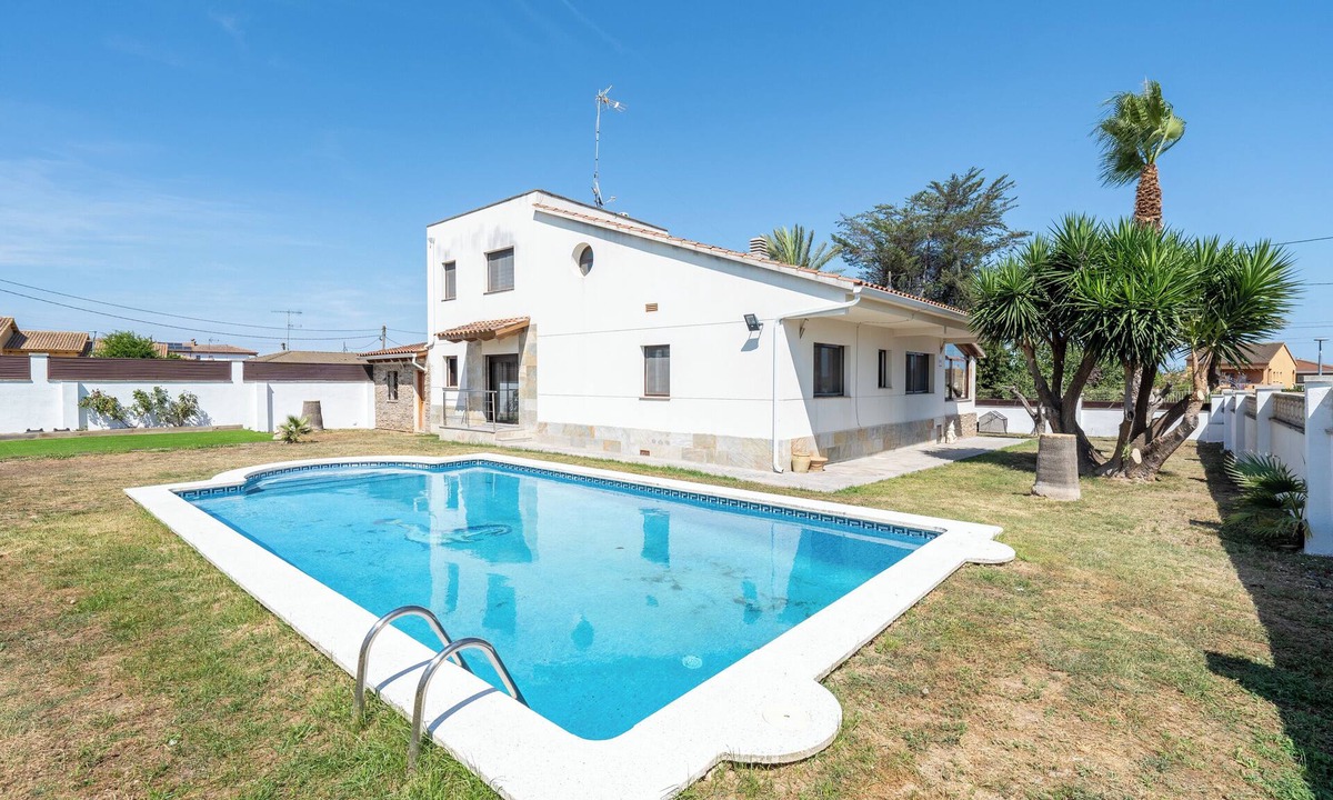 Albinyana House | Holiday Home 'La Mediterranea Village' with Mountain View, Wi-Fi and Air Conditioning