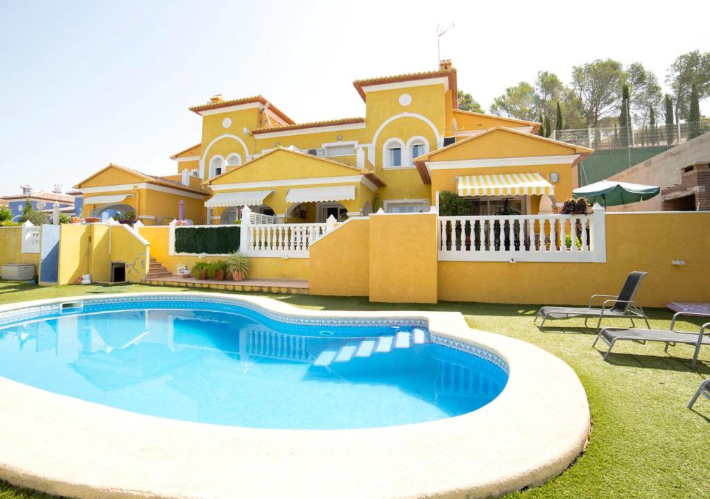 Villa Moderna Plusholidays | Empedrola
