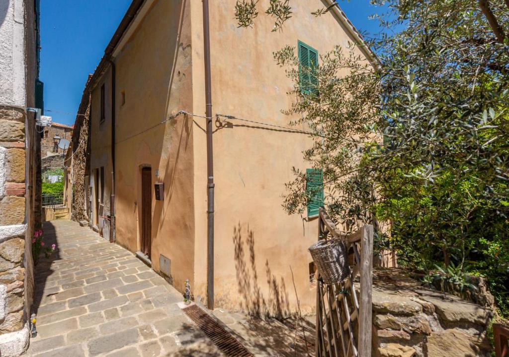 Montorgiali House | Holiday Home Vittorio by Interhome