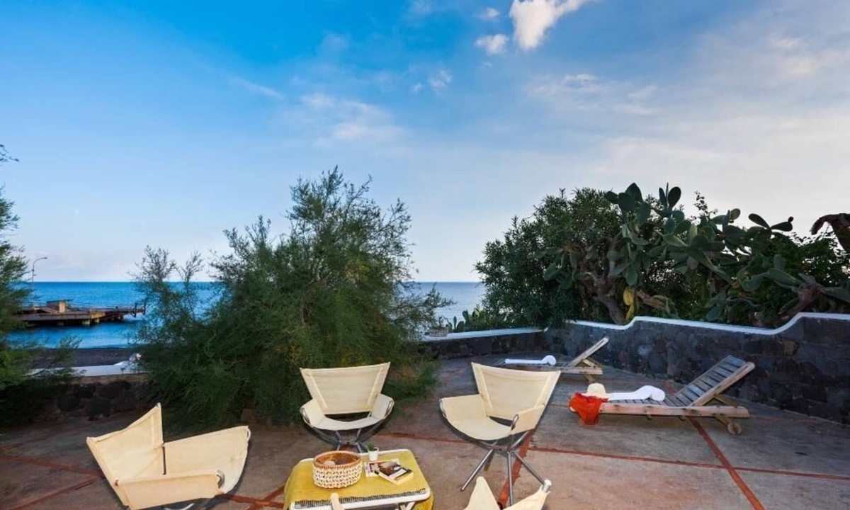 Holiday Stromboli Persons Bedrooms | San Vincenzo