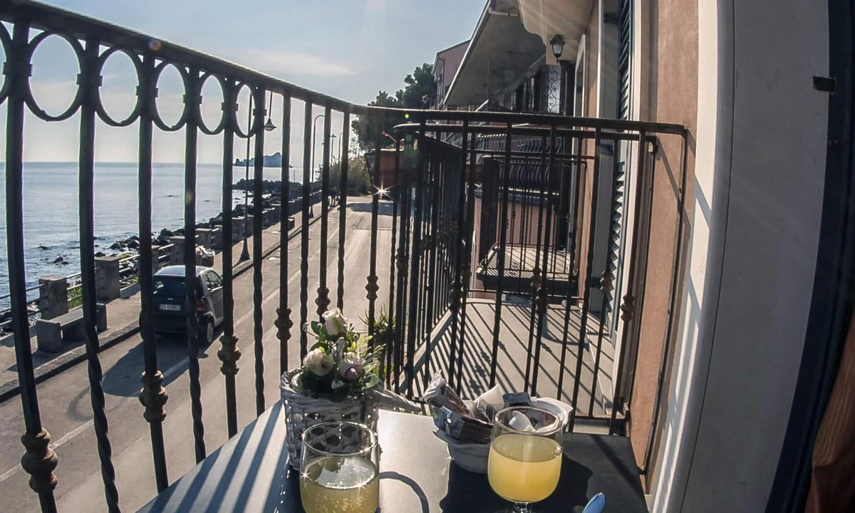 Capo Mulini Apartment | Homerez - 10 m away from the beach! Appartement for 4 ppl. at Capo Mulini
