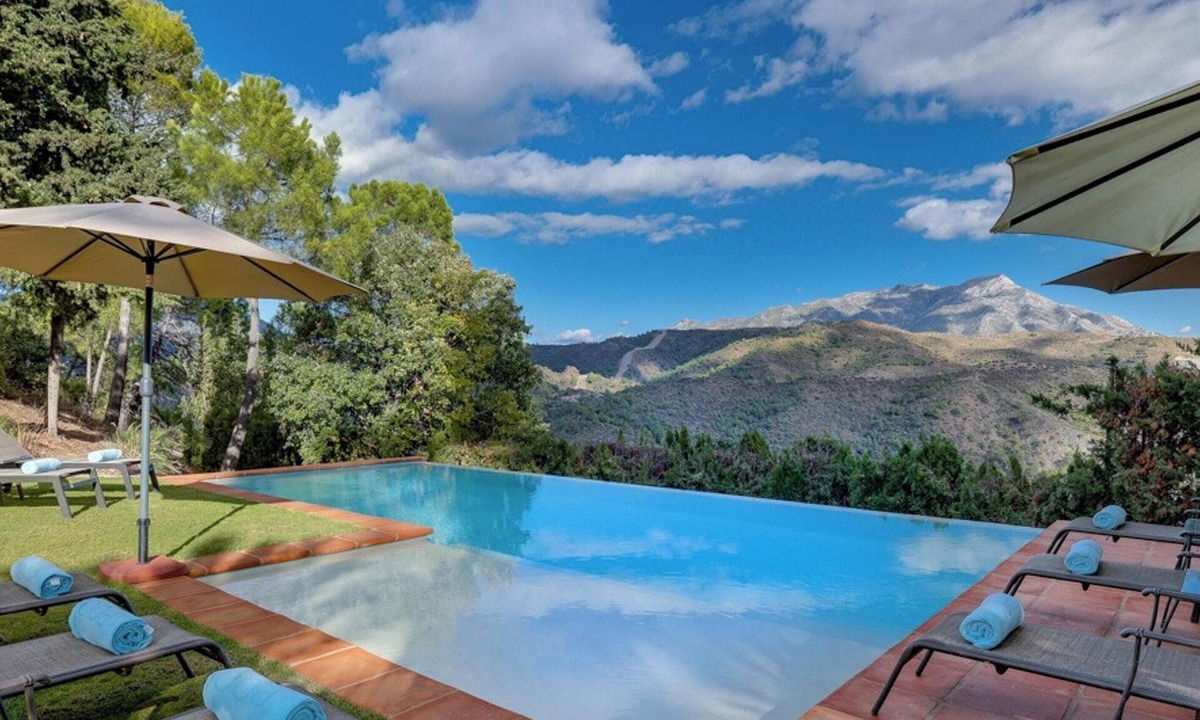 El Madronal Villa | Homerez - Paradisiacal Villa in Benahavís with Jacuzzi and Private Pool