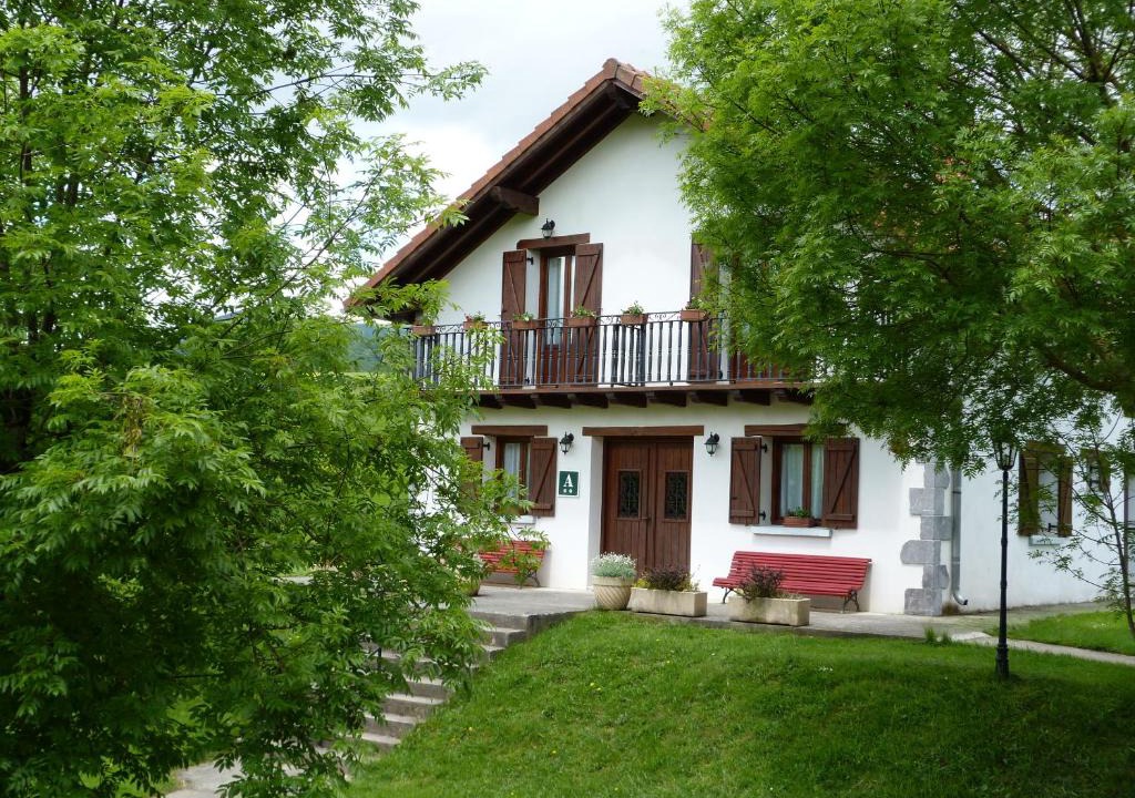Orbaitzeta House | HOSTAL MENDILATZ