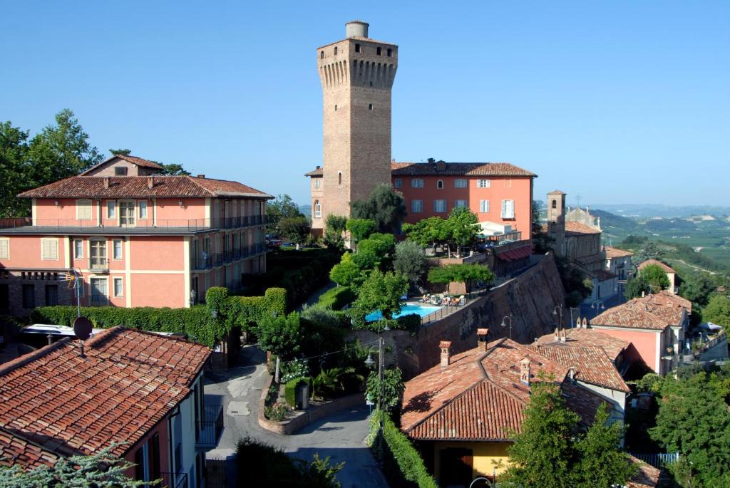 Villa-borgo Hotel | Hotel Castello di Santa Vittoria