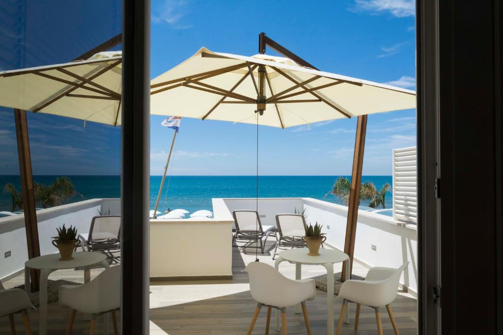 Lido di Capo Portiere Hotel | Hotel Miramare