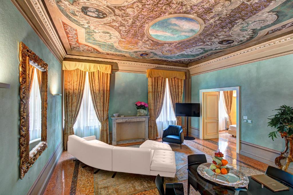 Old Town Hotel | Hotel Rua Frati 48 in San Francesco
