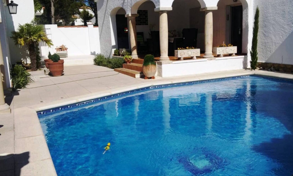 L'Escala House | House L'Escala has 1400 m from the beach with private pool Free wifi connection