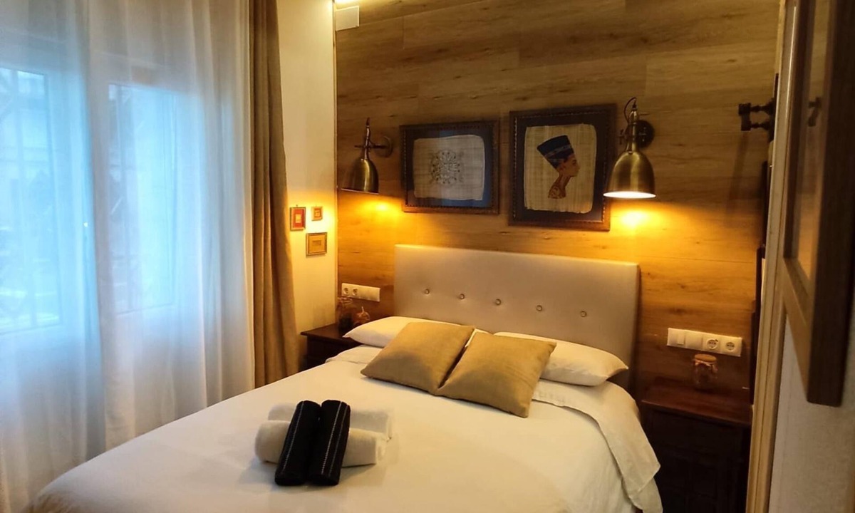 Les Roquetes Hostel | House with 9 private rooms