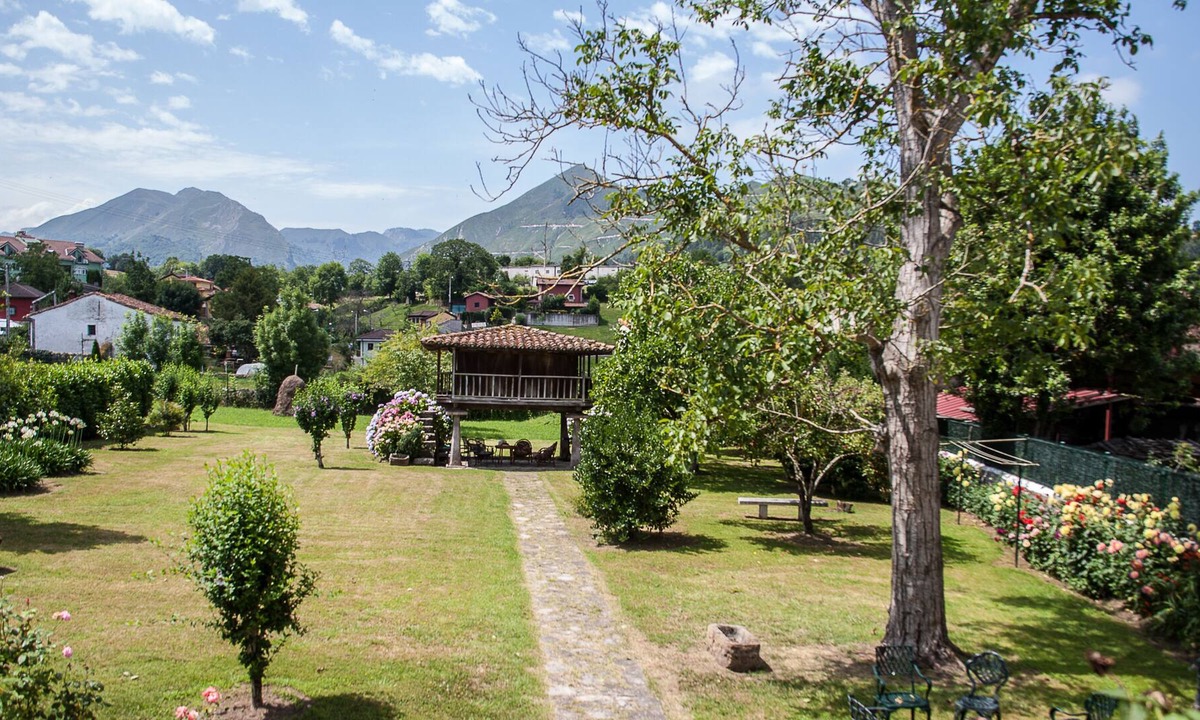Cangas de Onis House | House with garden, central and quiet, in Cangas de Onís