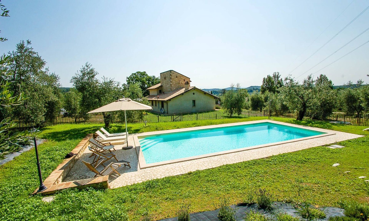Amelia House | House with private/fenced pool 5km from Amelia. Quiet street and nice views
