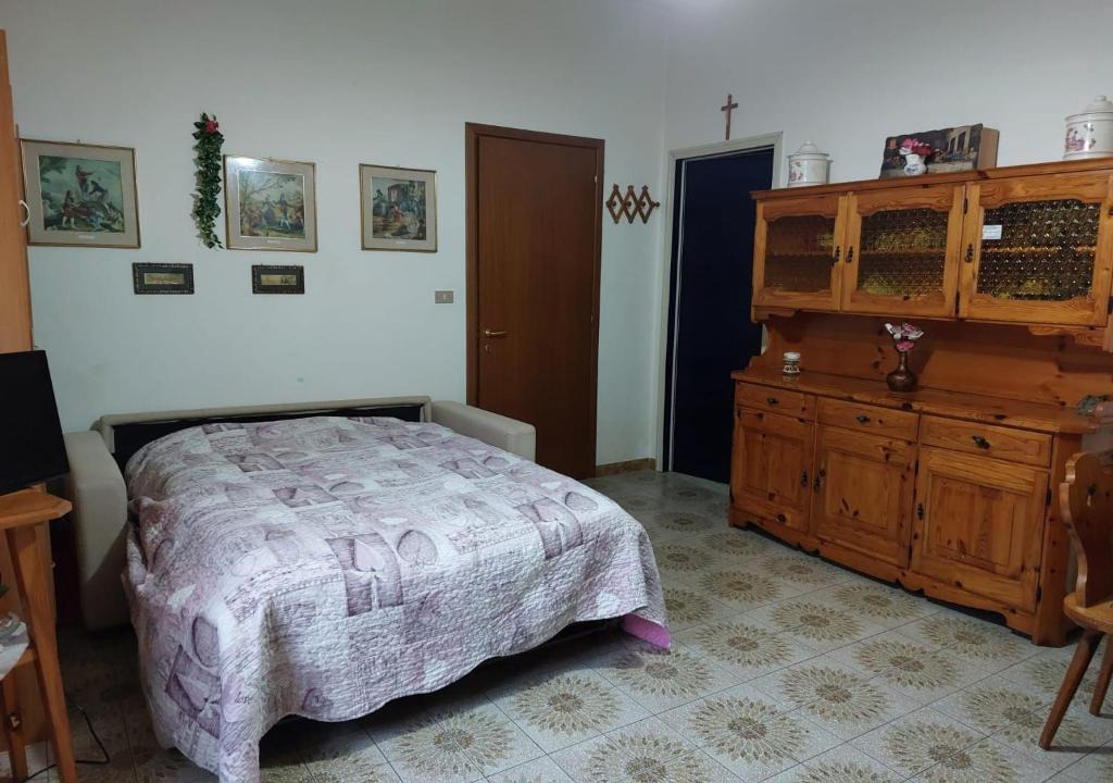 Ferrara Apartment | Icona dorata
