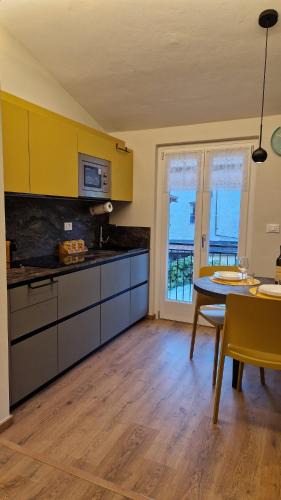 Valdieri Apartment | Il portico
