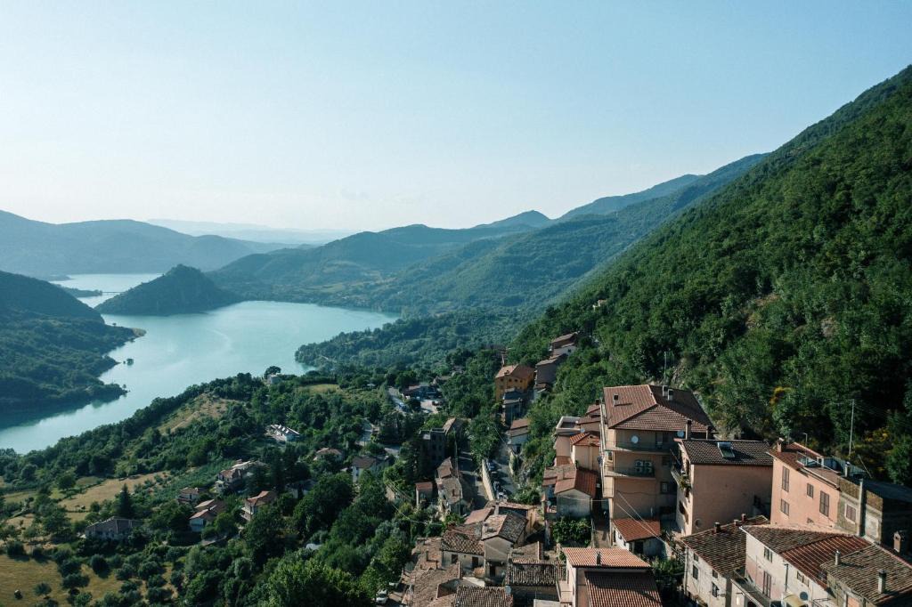 Ascrea Apartment | (Incanto sul Lago Turano) la vista panoramica più bella