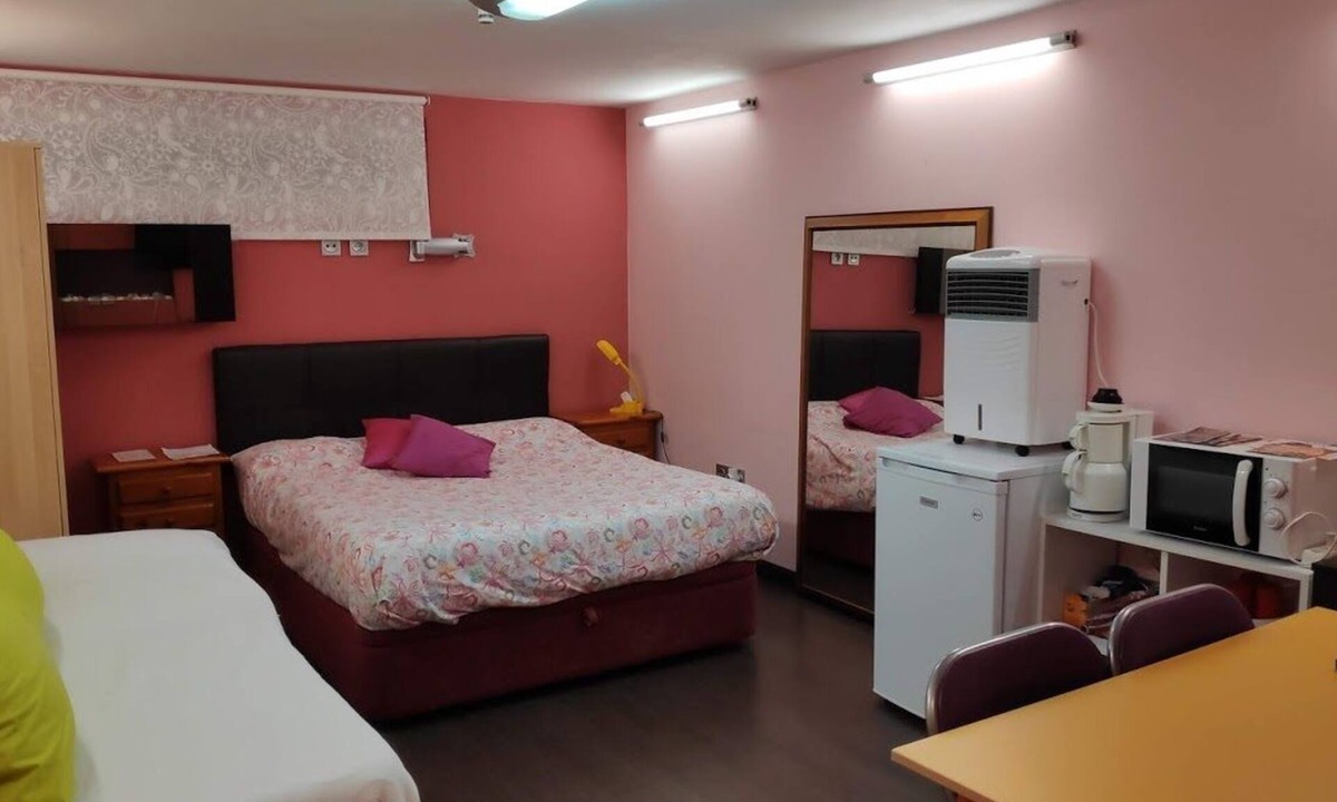 Rivas-Vaciamadrid House | independent room with private bathroom on the ground floor of a chalet