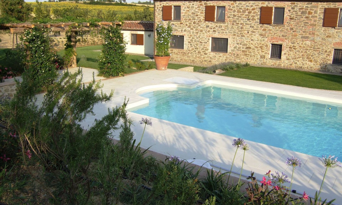 Monte San Savino Villa | Beautiful Tuscan Country Villa - Pool - Pizza Oven - Gourmet Kitchen