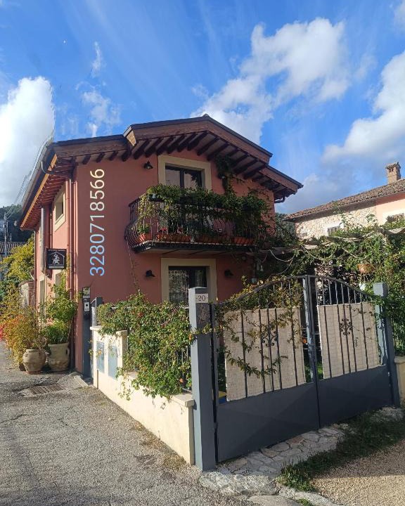 Contigliano House | la bottega del fabbro affitto breve