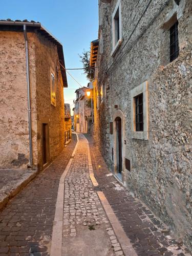 Calascio House | La casa di mezzo