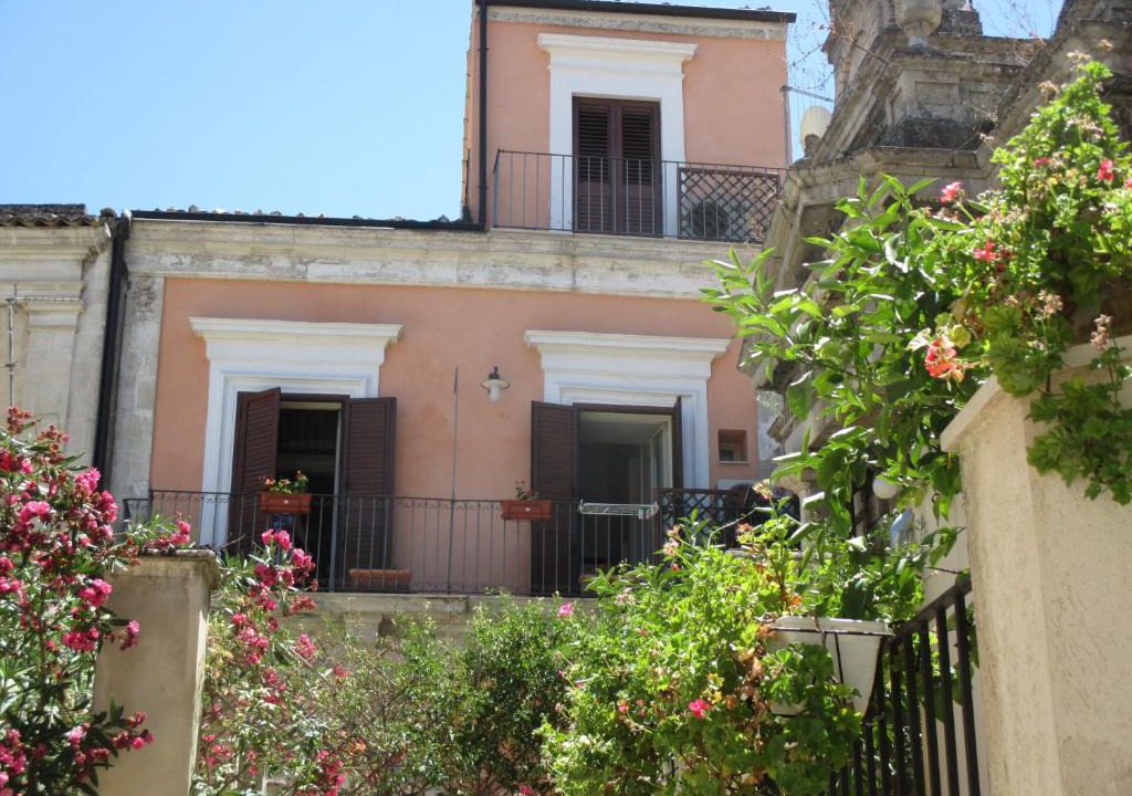 Modica House | La Casa Rosa