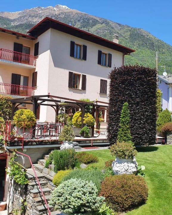 Sernio House | La casa rosa
