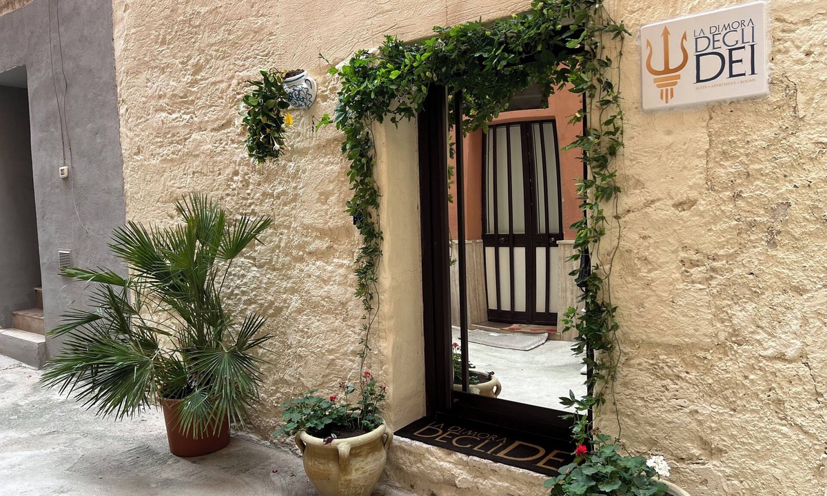 Isola del Borgo Antico Bed & Breakfast | La Dimora Degli Dei