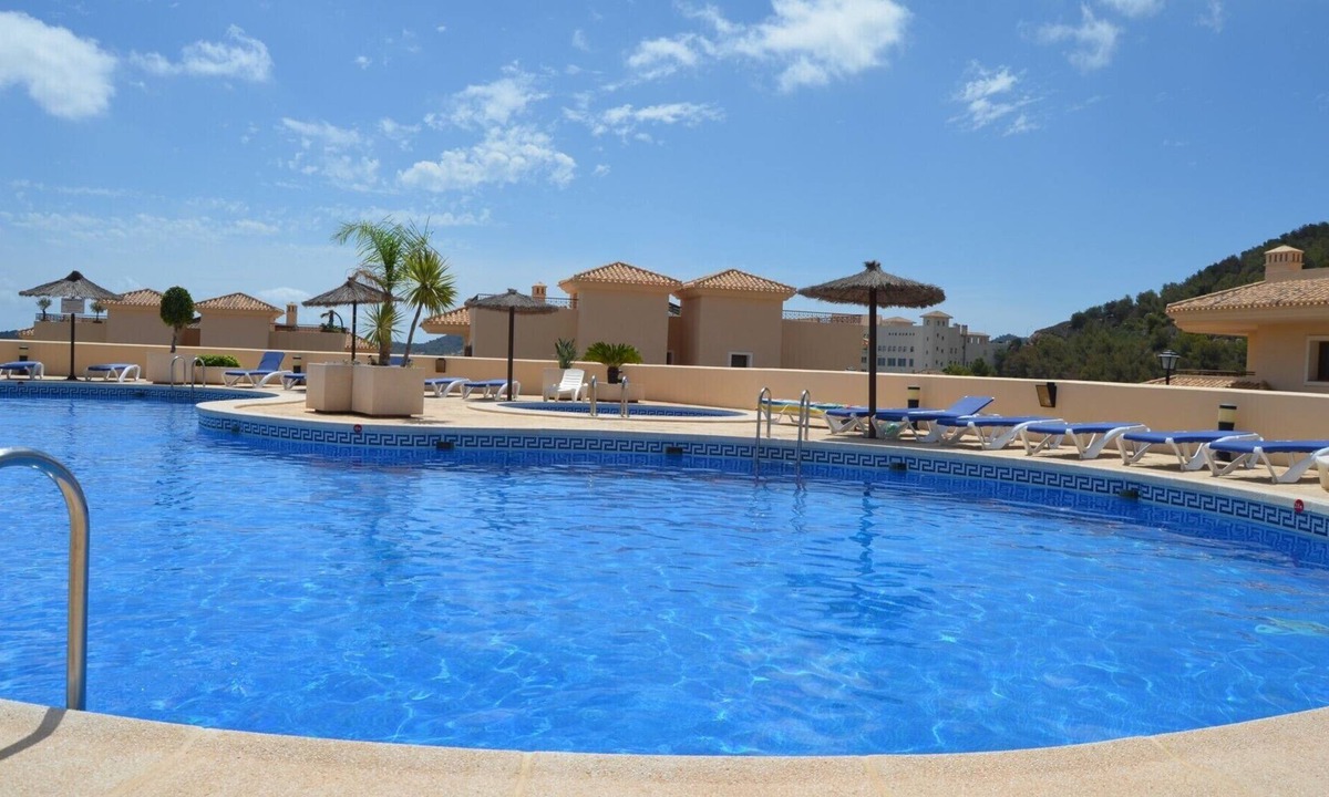 El Beal Apartment | Large apartment on two floors, 2 balconies, free wifi, satellite TV