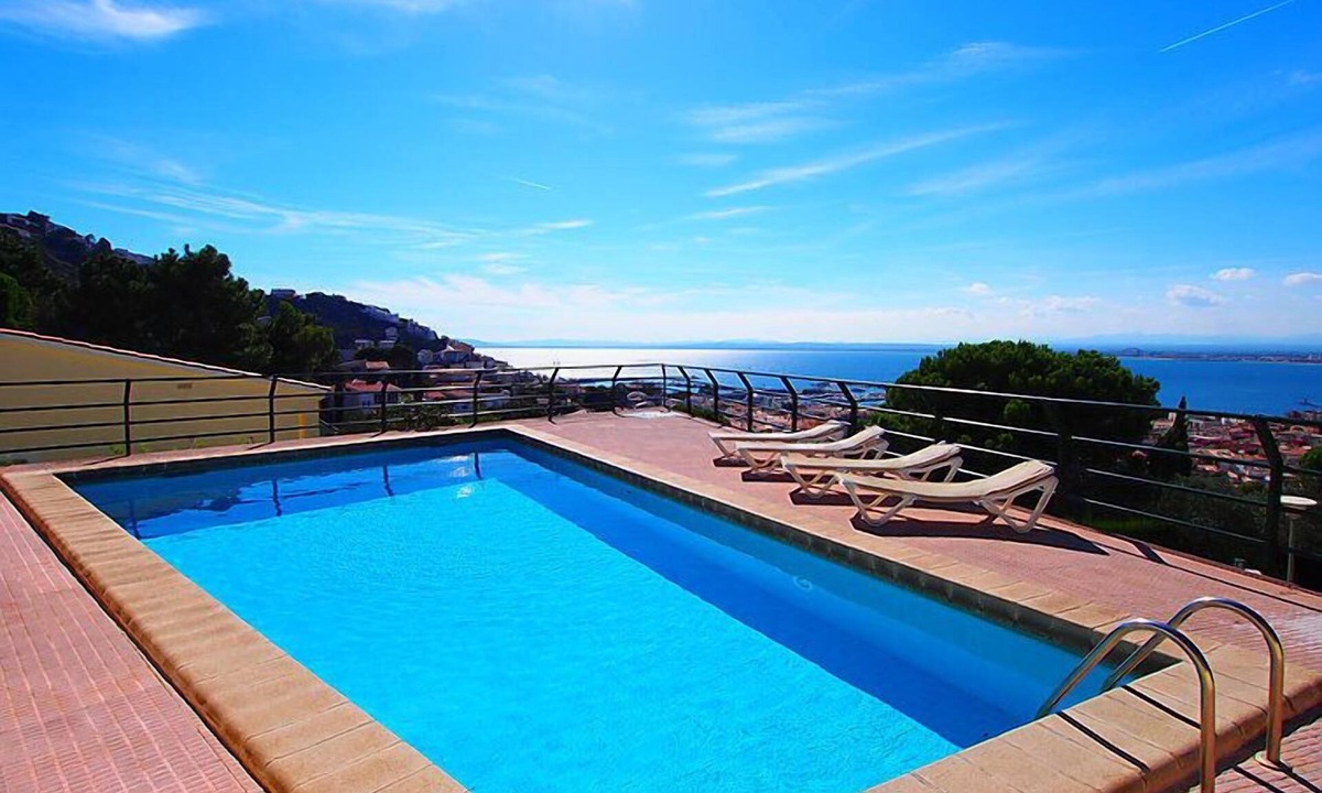 Roses Town Center Apartment | Las Alondras by Interhome