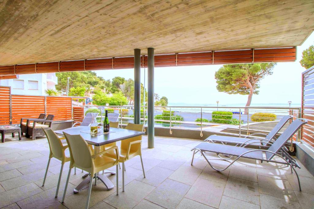 Almadraba-Canyelles Apartment | LEON Immo Apartment Marina - 10321