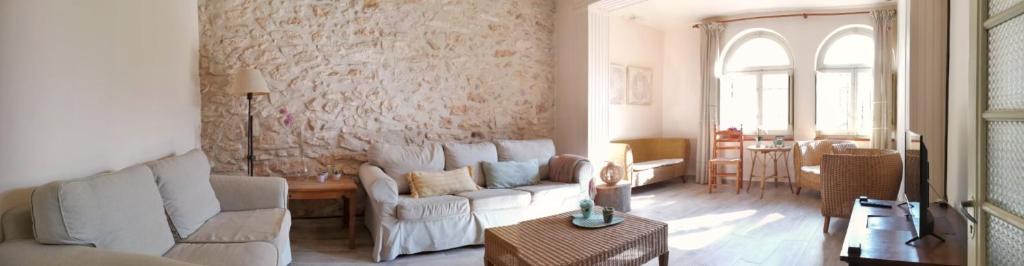 Tivissa House | Les violetes