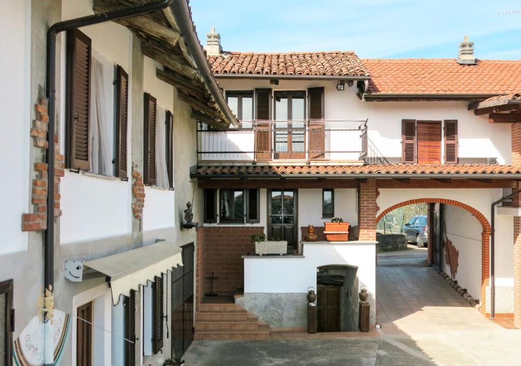 Camerano Casasco Apartment | Locazione Turistica Al Mobile Antico