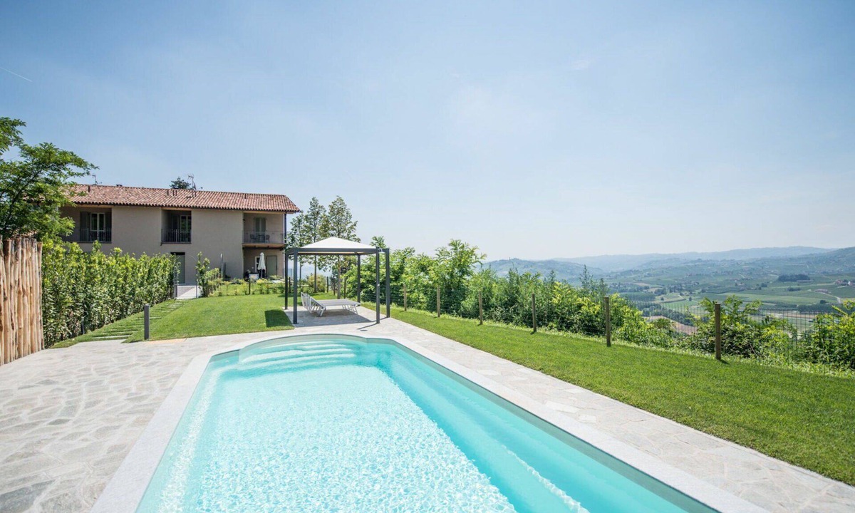 Costigliole d'Asti House | Lovely apartment in villa for 5 guests with pool, WIFI, A/C, TV, patio and panoramic view