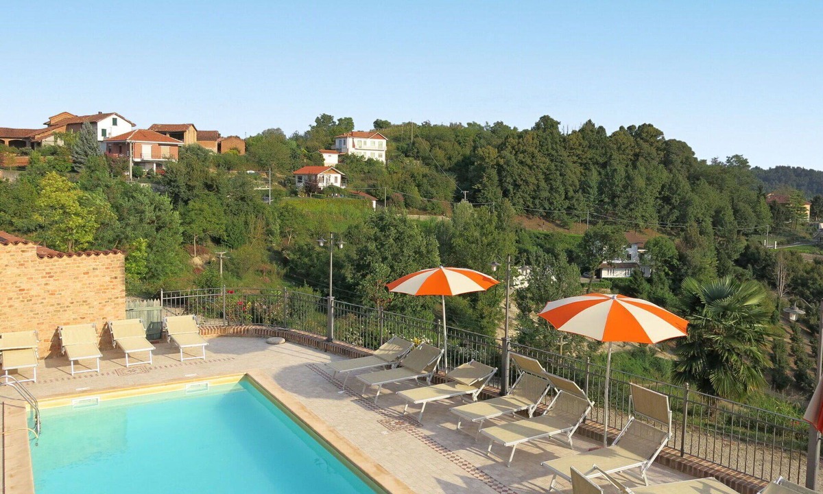Cossombrato Apartment | Lovely apartment for 3 guests with pool, A/C, WIFI, TV, patio and pets allowed