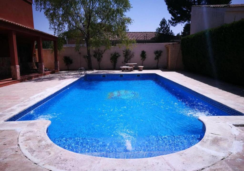 Arcas del Villar Villa | Luxurious Villa in Arcas with Private Pool