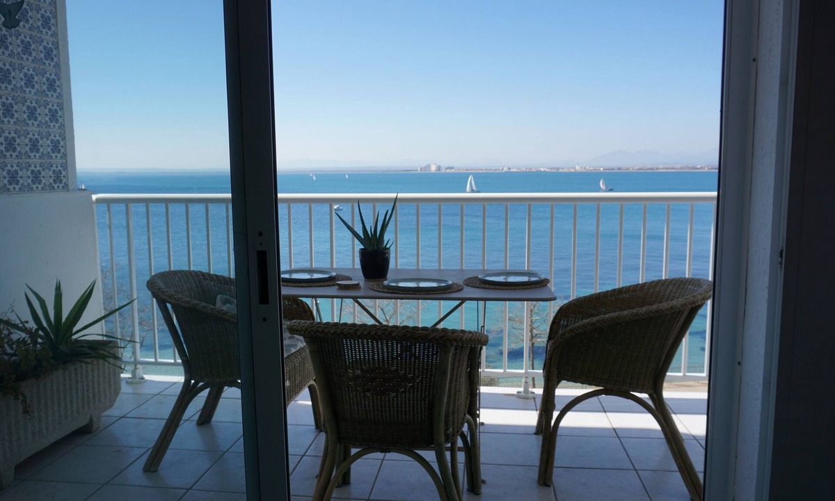 Almadraba-Canyelles Apartment | Luxury apartment by the sea with stunning views!