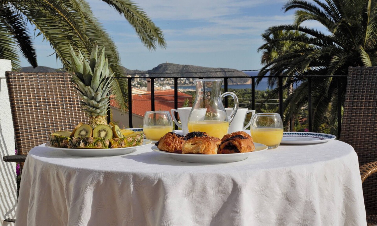 Pinar del Advocat Villa | Luxury Detach Villa, Air Con, Private Pool with sun all day, Stunning Sea Views.