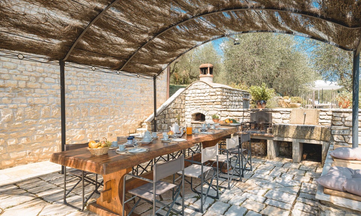Rignano sull'Arno Villa | Luxury villa just 14 km from Florence. Sleeps 16 with hydromassage, sauna & gym!