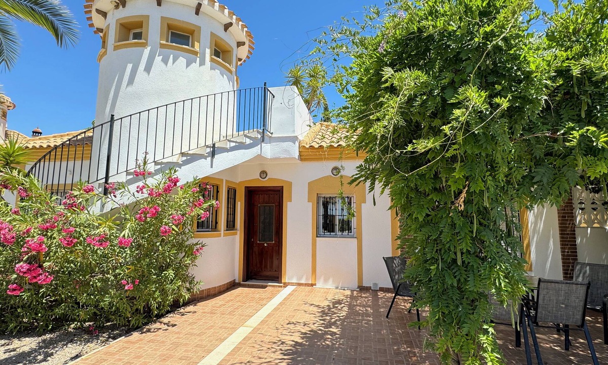 Mazarron Villa | Luxury villa with large Mediterranean garden and private pool near coast.