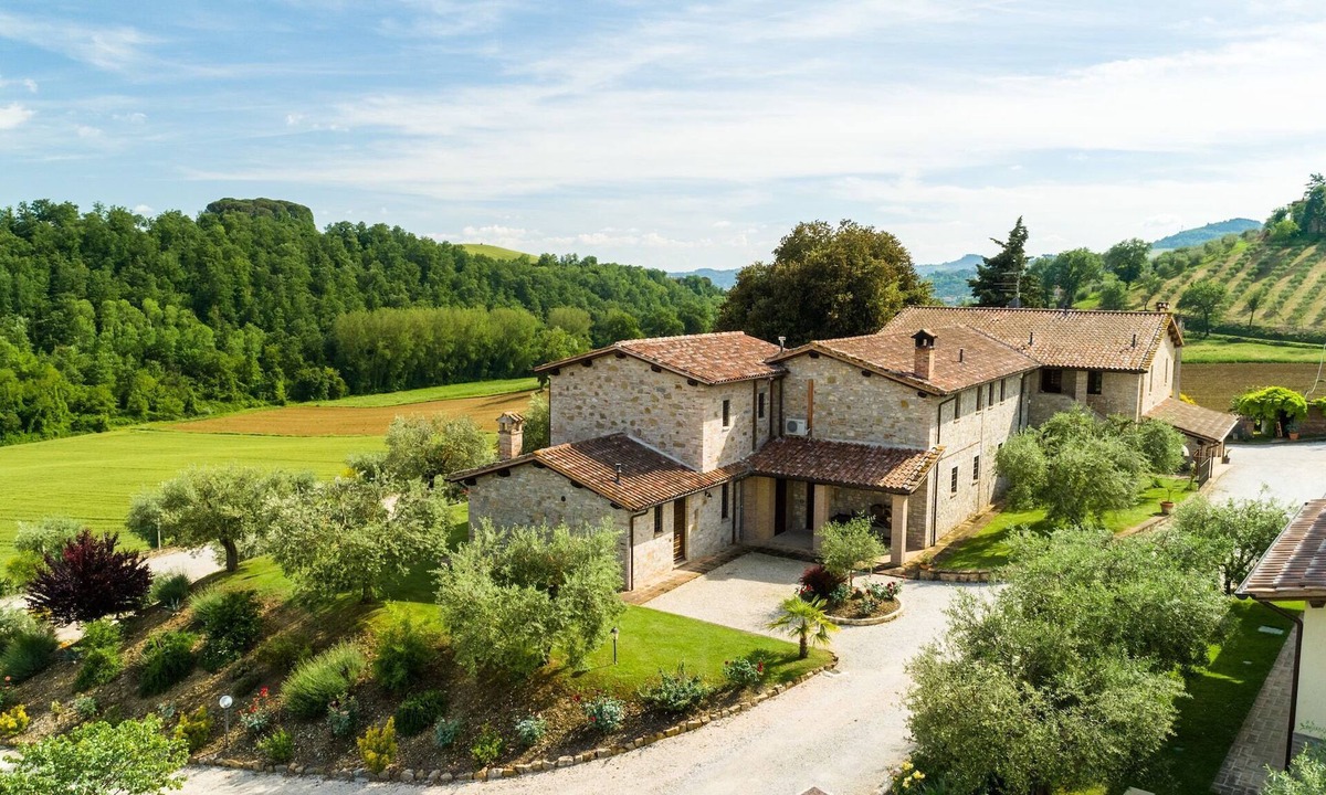 Ramazzano Villa | Mansion in Perugia with Pool & Sauna