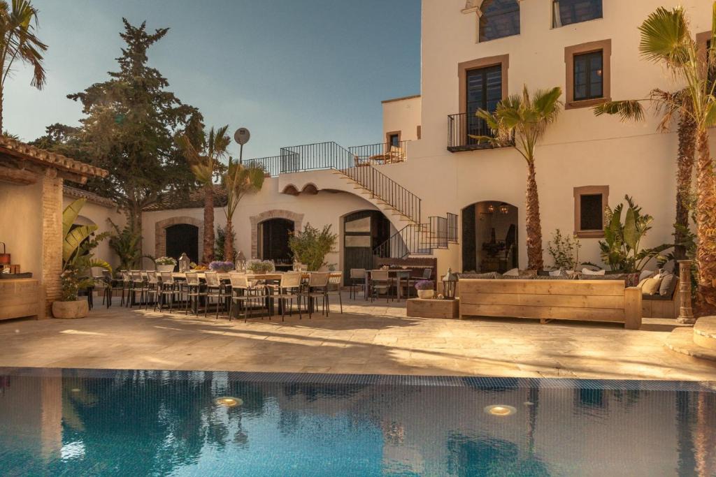 Sant Pere de Ribes Villa | Masia Victoria