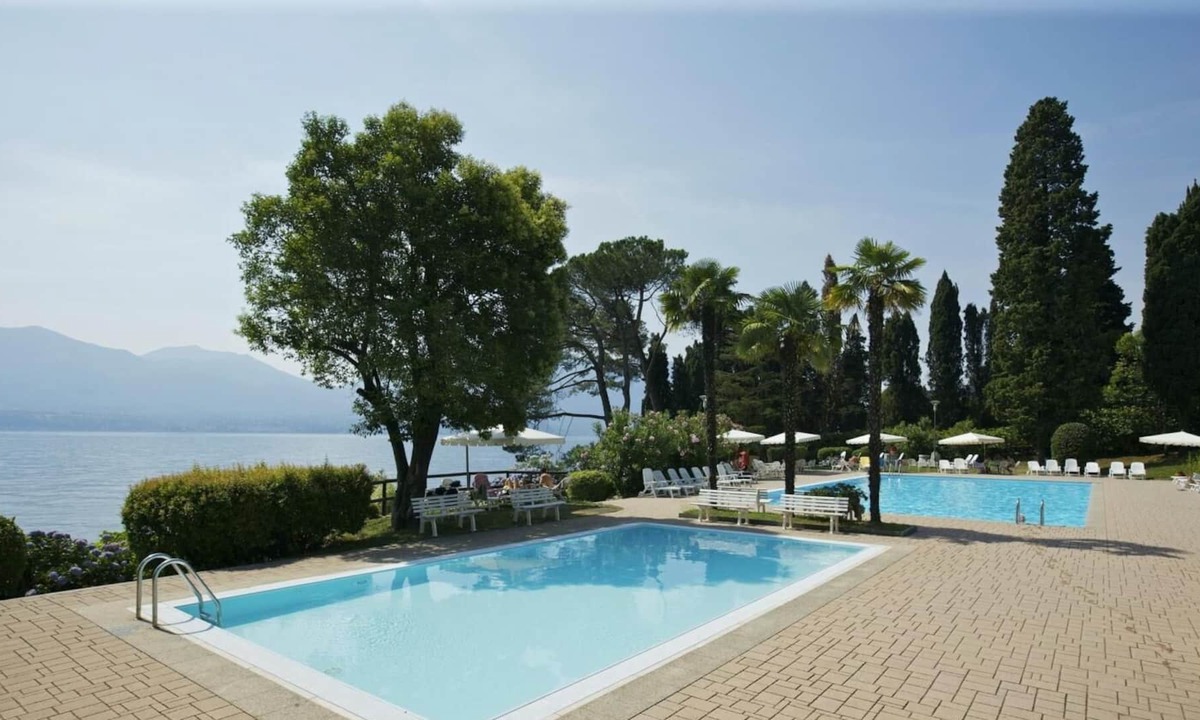 Gonte Apartment | Modernly furnished 1 room studio apartment with balcony, pool and lake access