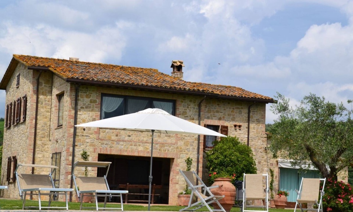 Piedicolle Villa | Mora, Peacefull Luxury villa in Umbria with Private pool, gardens and views