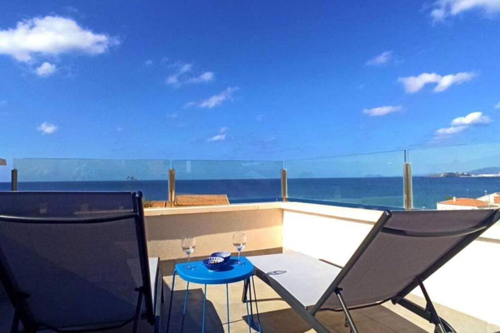 Los Puertos Villa | New built corner villa in Isla Plana by the sea