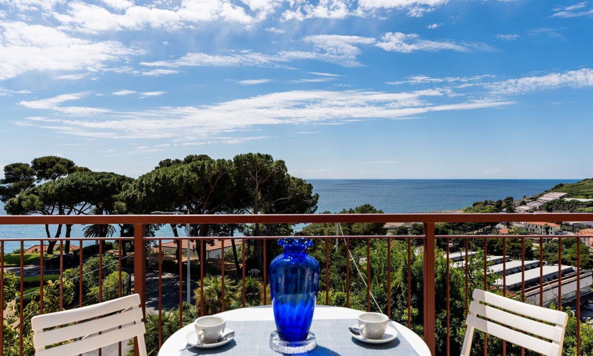 Bussana Apartment | Nice apartment for 6 guests with A/C, WIFI, TV, balcony and pets allowed