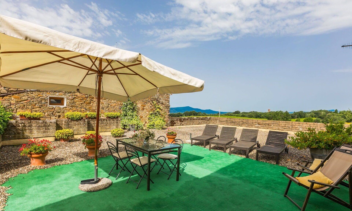 Sasso dʼOmbrone Villa | Nice apartment in villa for 6 guests with A/C, WIFI, pool and patio