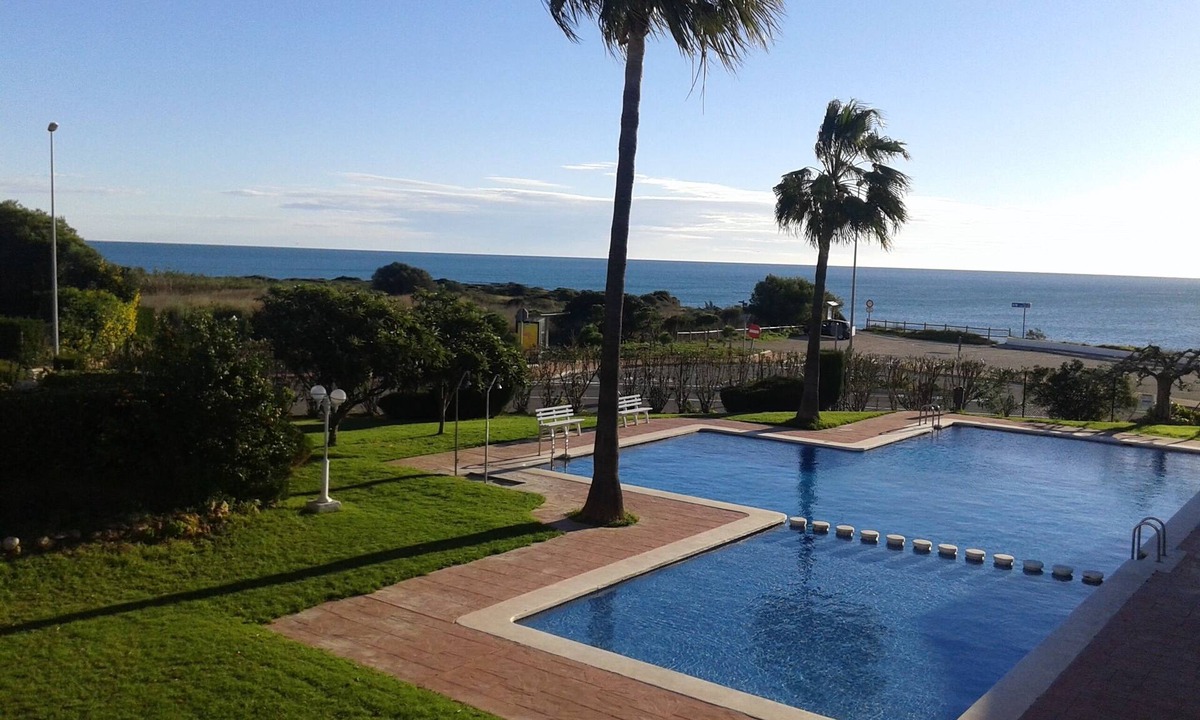 Vinaros Apartment | Nice apartment on the 1st Line of the Beach; pool and wifi, garage Ref: VT-3380-CS