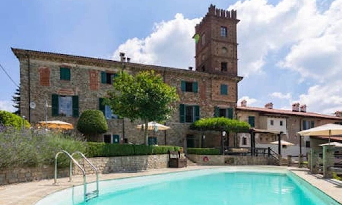 Segno Apartment | Palazzo K - Savona - 2 bedroom apartment in farmhouse with pool (Apt 5)