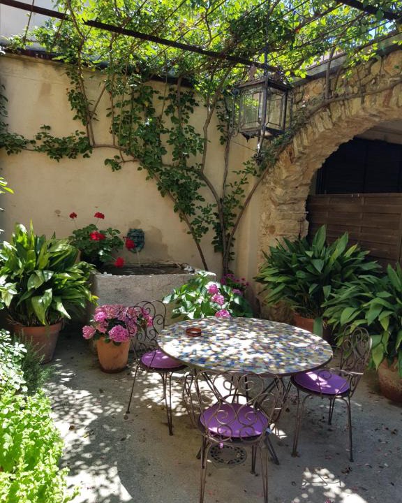 Pals Apartment | Petit apartament amb pati al poble de Pals